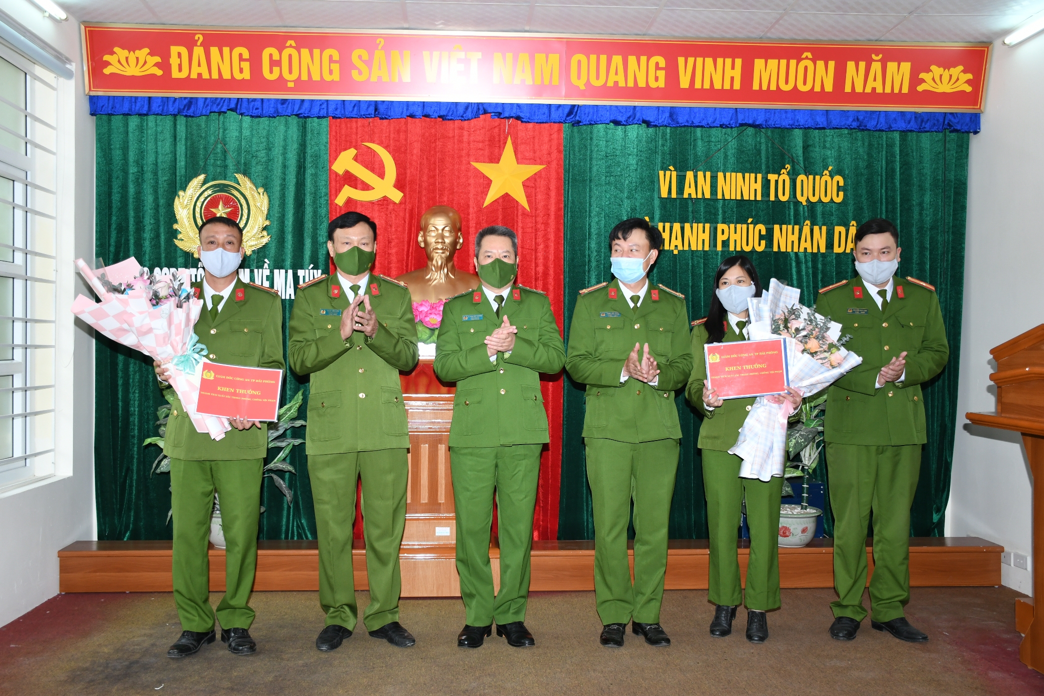 Khen thưởng Phòng Cảnh sát điều tra tội phạm về ma túy